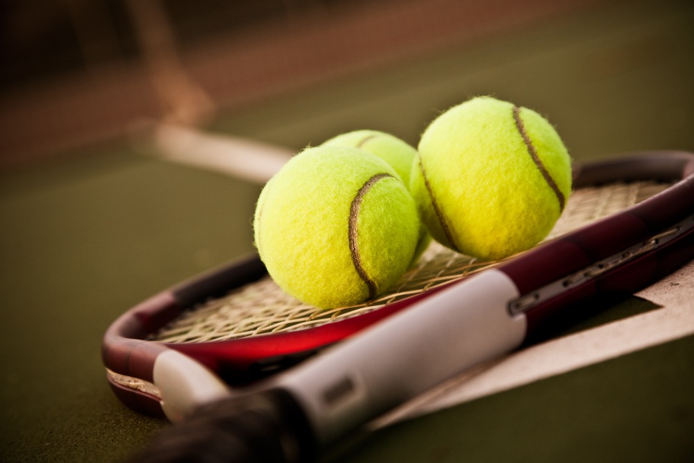 Tennisracket mit Ball